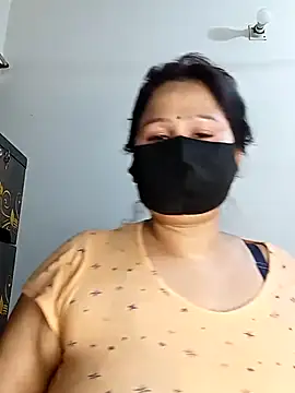 Snapshot of Tishani chatting on 02-11-25, 11:12 Tishani online show from 02-11-25, 11:12