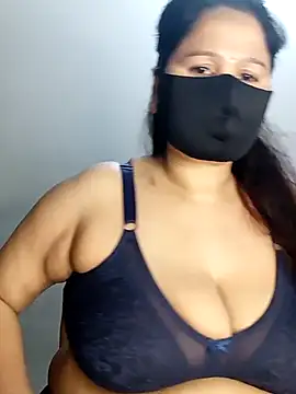 Snapshot of Tishani chatting on 02-18-25, 01:32 Tishani online show from 02-18-25, 01:32