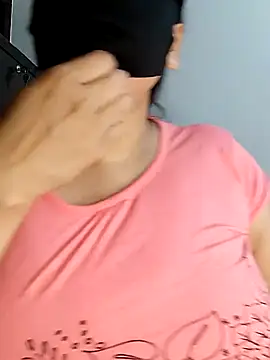 Snapshot of Tishani chatting on 02-28-25, 01:26 Tishani online show from 02-28-25, 01:26