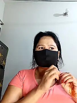 Snapshot of Tishani chatting on 03-01-25, 01:00 Tishani online show from 03-01-25, 01:00