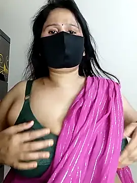 Snapshot of Tishani chatting on 03-15-25, 05:41 Tishani online show from 03-15-25, 05:41