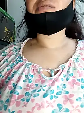 Snapshot of Tishani chatting on 09-20-25, 06:42 Tishani online show from 09-20-25, 06:42