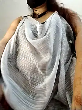 Snapshot of Tishani chatting on 10-28-25, 12:19 Tishani online show from 10-28-25, 12:19