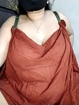 Snapshot of Tishani chatting on 11-25-25, 01:00 Tishani online show from 11-25-25, 01:00