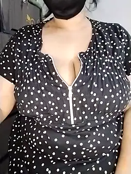 Snapshot of Tishani chatting on 12-02-25, 10:31 Tishani online show from 12-02-25, 10:31