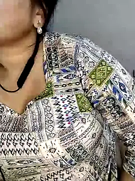 Snapshot of Tishani chatting on 12-05-25, 05:31 Tishani online show from 12-05-25, 05:31