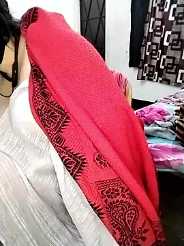 Snapshot of Tishani chatting on 01-08-26, 06:37 Tishani online show from 01-08-26, 06:37