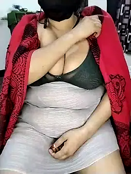 Snapshot of Tishani chatting on 01-12-26, 05:18 Tishani online show from 01-12-26, 05:18