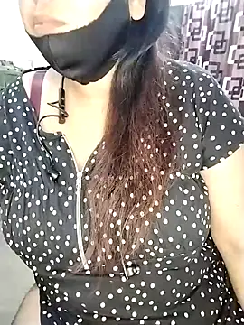 Snapshot of Tishani chatting on 02-05-26, 03:55 Tishani online show from 02-05-26, 03:55