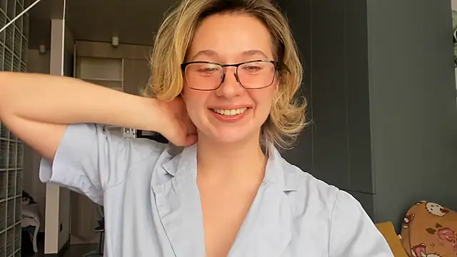 Lilith lutherlow online show from 03-26-26, 12:11