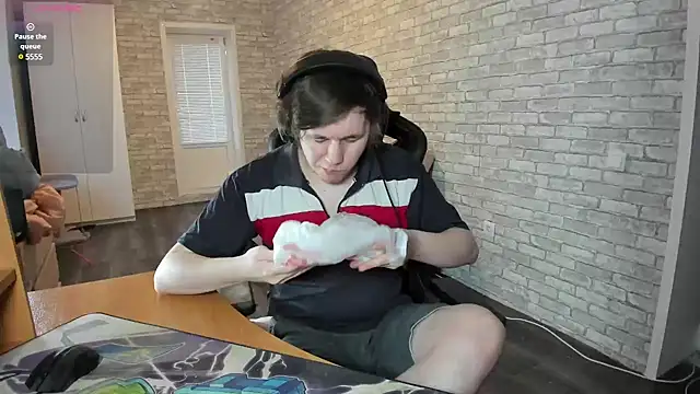 Snapshot of iliaskrislove chatting on 03-18-25, 02:15 iliaskrislove online show from 03-18-25, 02:15