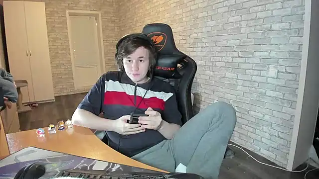 Snapshot of iliaskrislove chatting on 03-22-25, 08:04 iliaskrislove online show from 03-22-25, 08:04