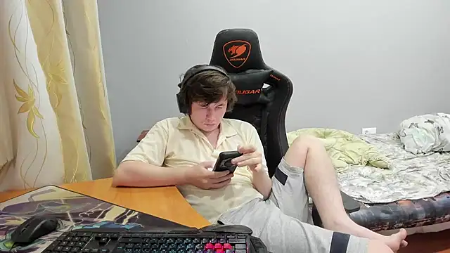 Snapshot of iliaskrislove chatting on 09-15-25, 10:32 iliaskrislove online show from 09-15-25, 10:32