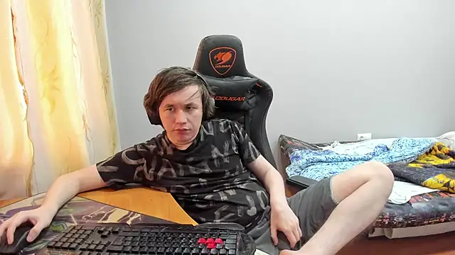 Snapshot of iliaskrislove chatting on 09-27-25, 04:17 iliaskrislove online show from 09-27-25, 04:17