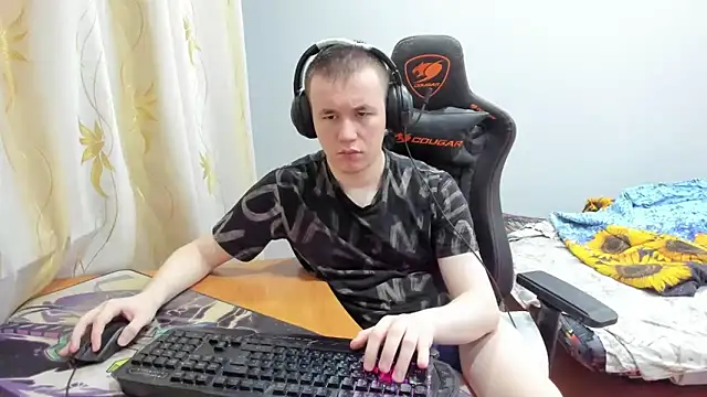 Snapshot of iliaskrislove chatting on 10-11-25, 03:43 iliaskrislove online show from 10-11-25, 03:43