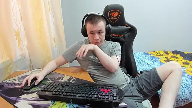 Snapshot of iliaskrislove chatting on 10-15-25, 04:01 iliaskrislove online show from 10-15-25, 04:01