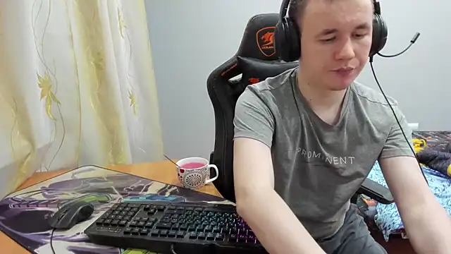 Snapshot of iliaskrislove chatting on 10-15-25, 04:07 iliaskrislove online show from 10-15-25, 04:07