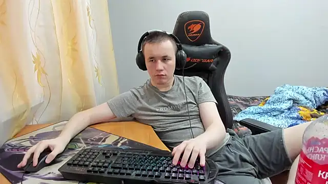 Snapshot of iliaskrislove chatting on 10-18-25, 04:48 iliaskrislove online show from 10-18-25, 04:48