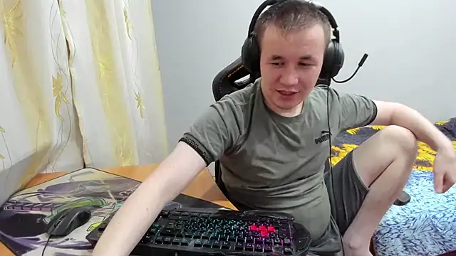 Snapshot of iliaskrislove chatting on 10-19-25, 06:08 iliaskrislove online show from 10-19-25, 06:08