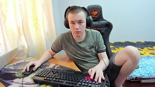 Snapshot of iliaskrislove chatting on 10-20-25, 06:14 iliaskrislove online show from 10-20-25, 06:14