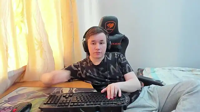 iliaskrislove online show from 06-14-26, 02:24