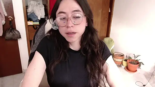 Snapshot of emily_pearl_ chatting on 10-15-25, 07:36 emily pearl  online show from 10-15-25, 07:36