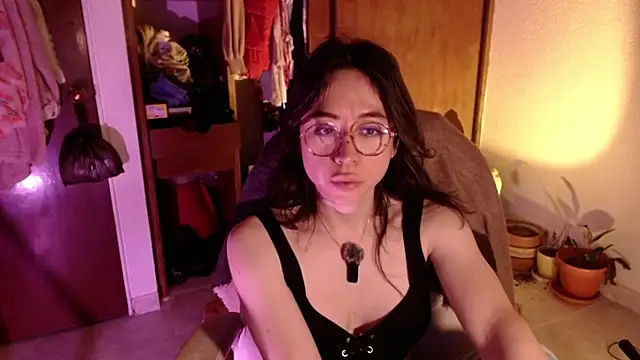 Snapshot of emily_pearl_ chatting on 10-16-25, 07:42 emily pearl  online show from 10-16-25, 07:42