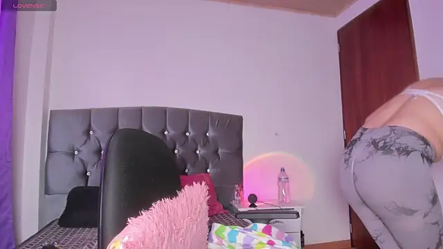 Veeronica Smith online show from 10-01-25, 02:12