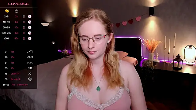 Aemilia  online show from 06-12-26, 08:35
