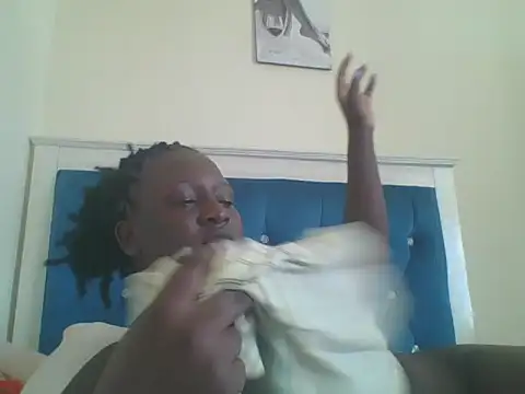 Snapshot of Heavy_ass chatting on 03-19-25, 01:18 Heavy ass online show from 03-19-25, 01:18