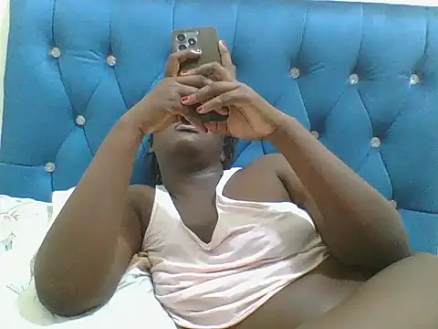 Snapshot of Heavy_ass chatting on 11-17-25, 11:43 Heavy ass online show from 11-17-25, 11:43