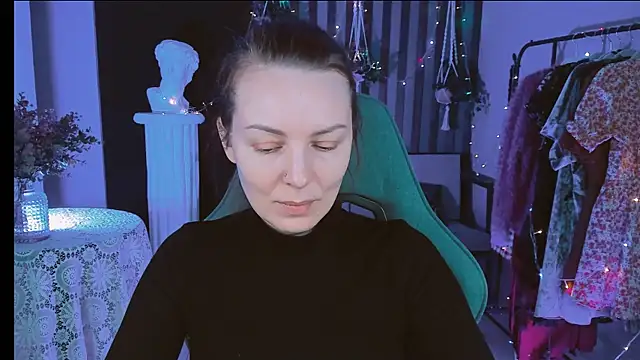 VandaRossi online show from 12-29-24, 05:21