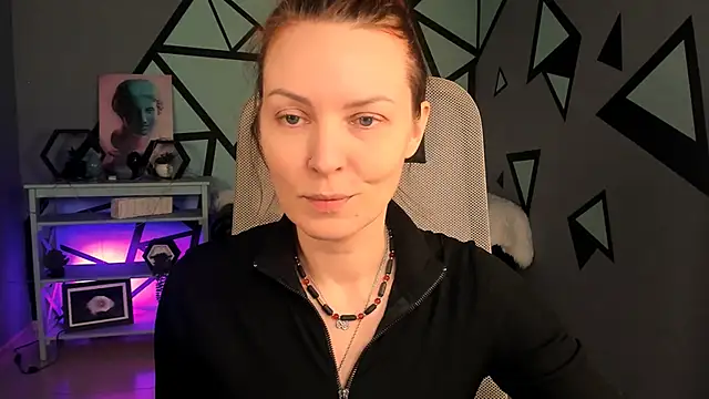 VandaRossi online show from 10-11-25, 06:45