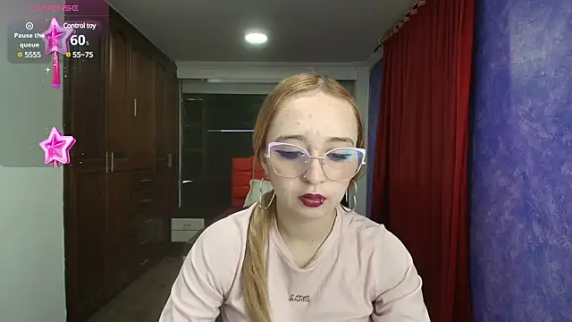 Liaroberts1 online show from 12-28-24, 12:03