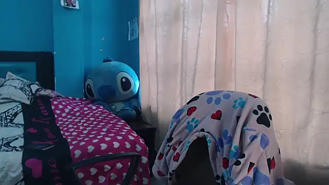 Liaroberts1 online show from 02-11-25, 12:05