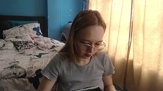 Liaroberts1 online show from 02-18-25, 05:53