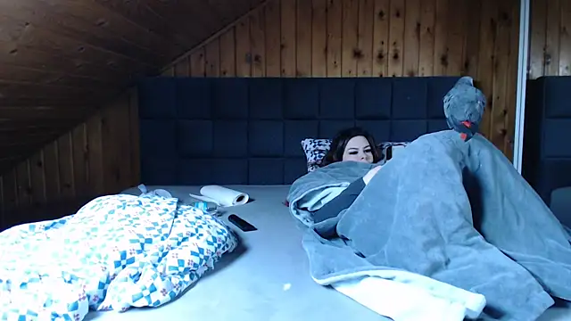 BoeseMoni1998 online show from 02-18-25, 08:38