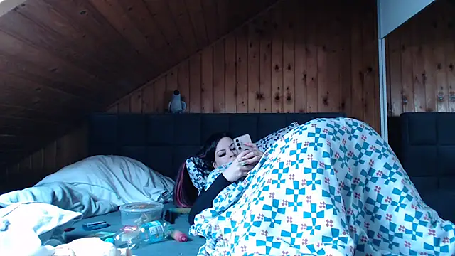 BoeseMoni1998 online show from 10-22-25, 01:00