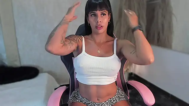 Snapshot of Cleopatra_Fit chatting on 01-11-25, 06:33 Cleopatra Fit online show from 01-11-25, 06:33