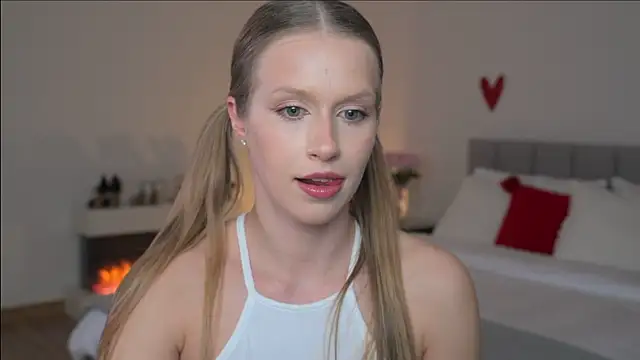 Snapshot of ella_twinkl chatting on 03-20-26, 06:57 ella twinkl online show from 03-20-26, 06:57