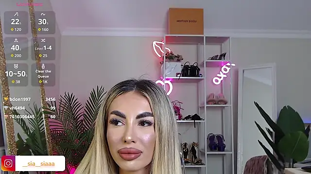 Snapshot of ArianaArianna chatting on 03-17-26, 04:32 ArianaArianna online show from 03-17-26, 04:32