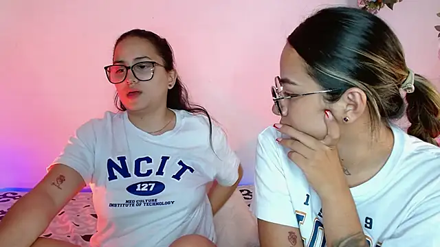 Snapshot of Jules_n_Gia chatting on 12-14-24, 11:12 Jules n Gia online show from 12-14-24, 11:12