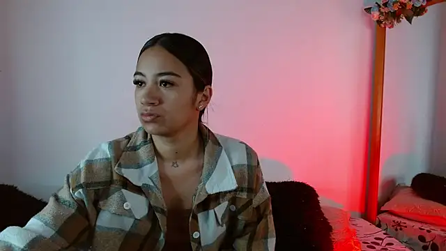 Snapshot of Jules_n_Gia chatting on 12-30-24, 11:59 Jules n Gia online show from 12-30-24, 11:59
