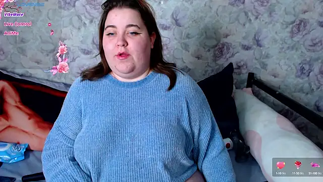 Snapshot of Estelle_Hicks chatting on 12-13-24, 09:30 Estelle Hicks online show from 12-13-24, 09:30