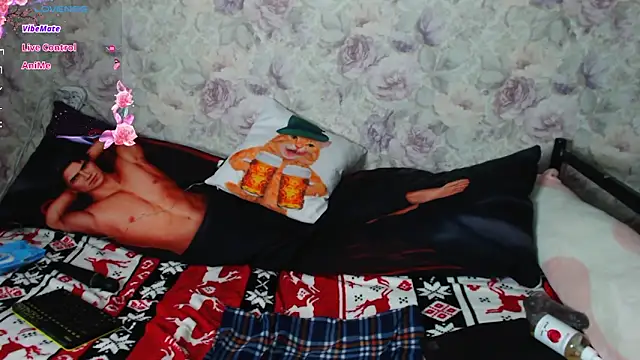 Snapshot of Estelle_Hicks chatting on 12-17-24, 09:27 Estelle Hicks online show from 12-17-24, 09:27