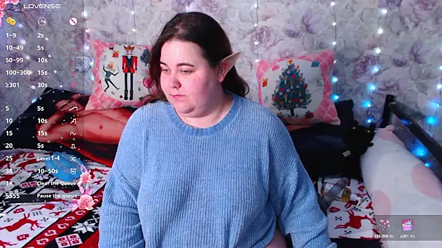 Snapshot of Estelle_Hicks chatting on 12-23-24, 06:05 Estelle Hicks online show from 12-23-24, 06:05