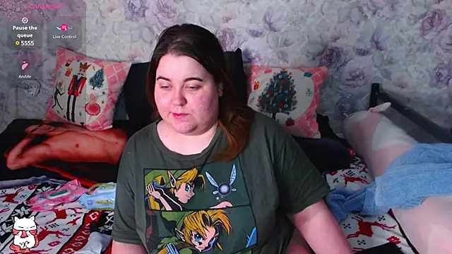 Snapshot of Estelle_Hicks chatting on 02-05-25, 06:04 Estelle Hicks online show from 02-05-25, 06:04