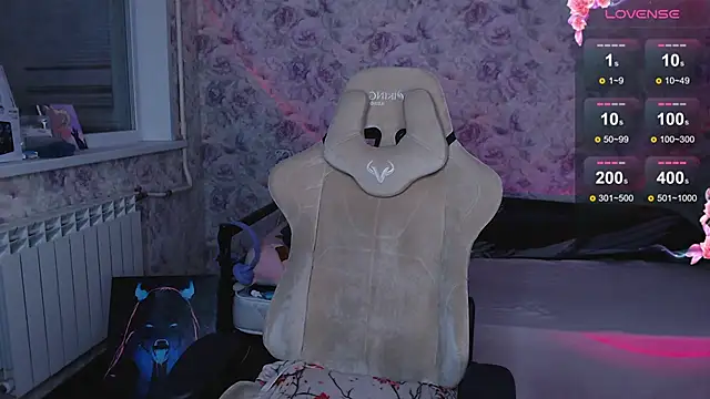 Snapshot of Estelle_Hicks chatting on 10-27-25, 06:12 Estelle Hicks online show from 10-27-25, 06:12