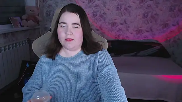 Estelle Hicks online show from 05-03-26, 06:47