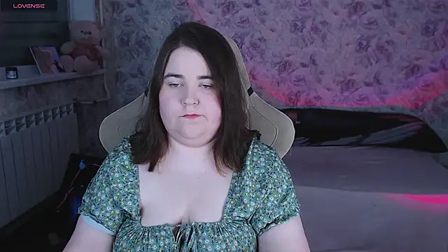 Estelle Hicks online show from 05-06-26, 06:57